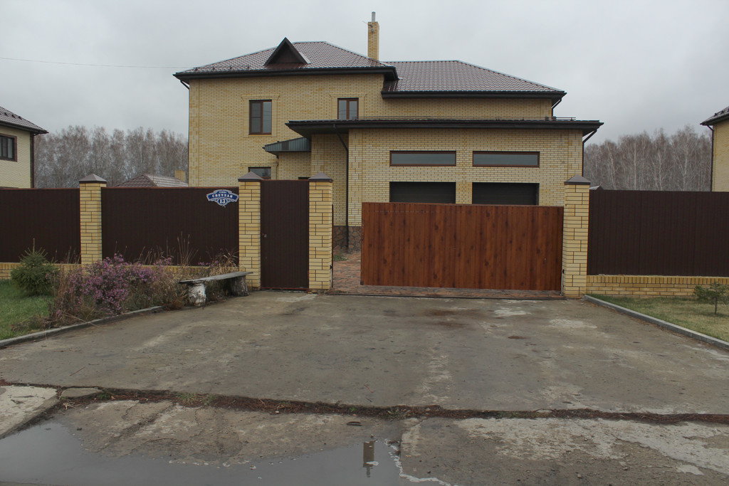 Город омск ракитинка. Радужный особняк. Ракитинка пушкинское омск. Коттедж в ракитинке омск. Ракитинка пушкинское омск.