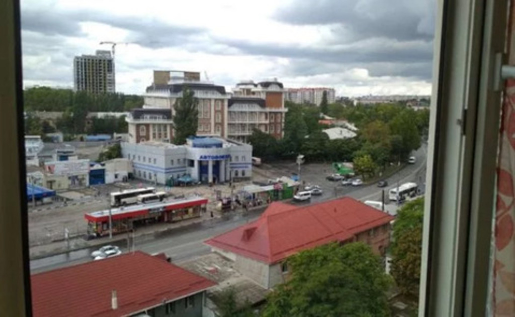 Бассейны симферополь улица гурзуфская. Парфюмерный магазин в симферополе. Симферополь ул гурзуфская 9. Гурзуфские зори. Гурзуф 9 серия.