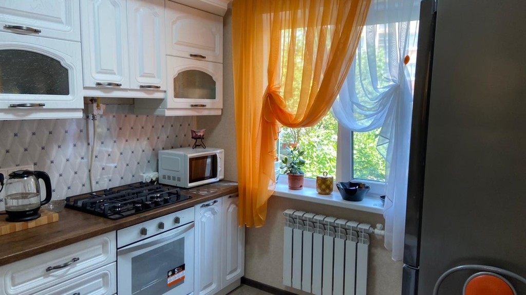 Продажа квартир в Омске вторичное кухня и комната до 1000000. Багратиона 11 б