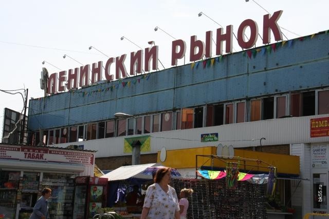 Омск ленинский. Ленинский рынок Омск. Ленинский строительный рынок Омск. Ленинский рынок Омск 90 годов. Ленинский рынок Омск магазины.